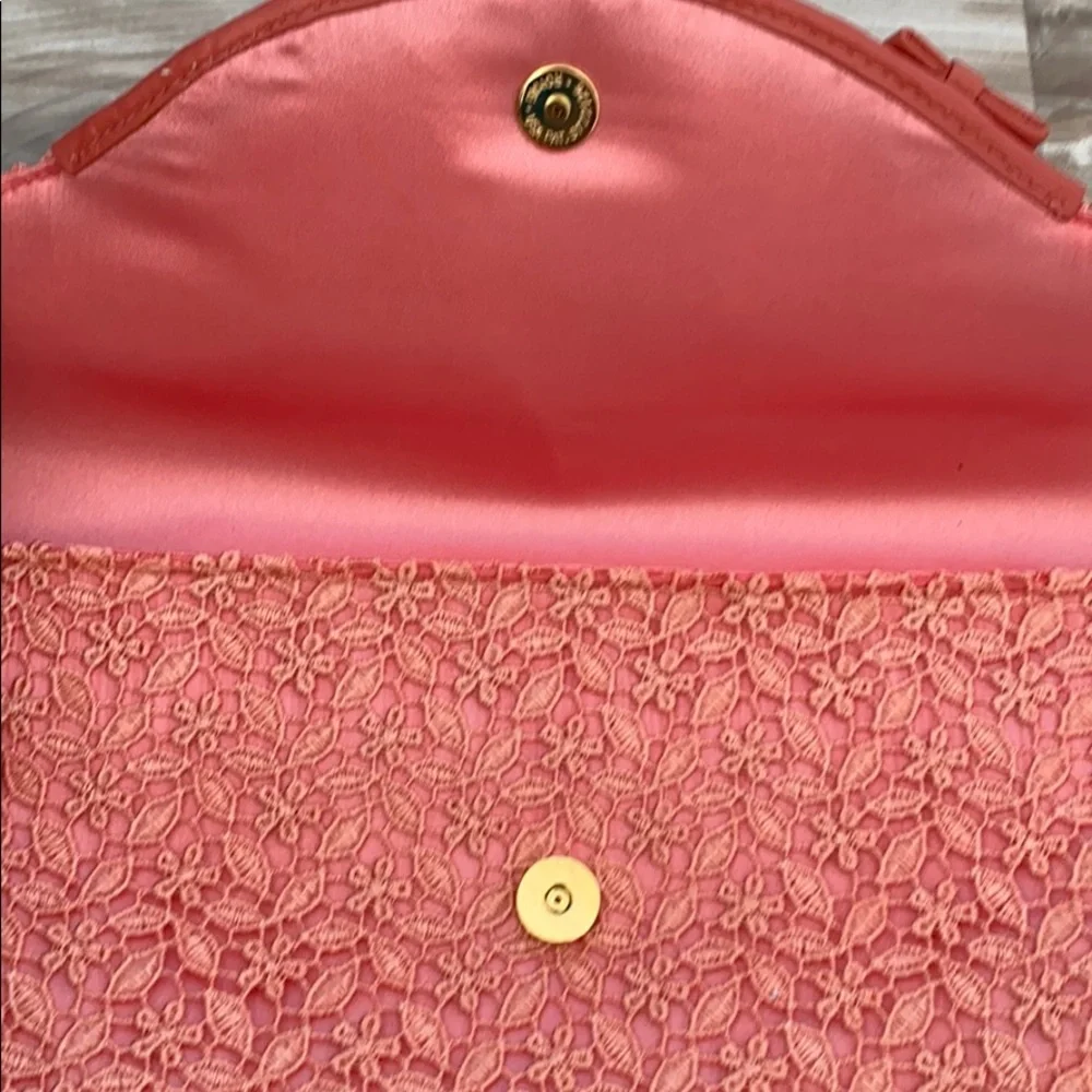 ❤️ Banana Republic Leather Lace Clutch